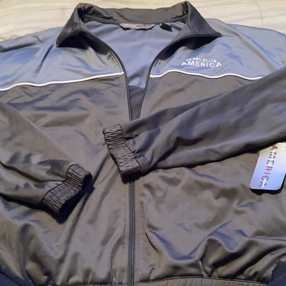 Brand new with tags Perry Ellis windbreaker XL